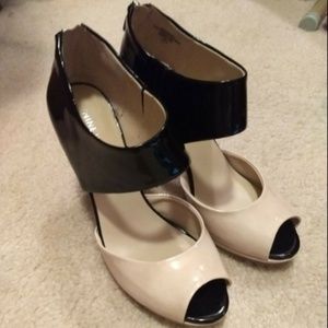Nine West Heels Black & Nude Sz 8.5